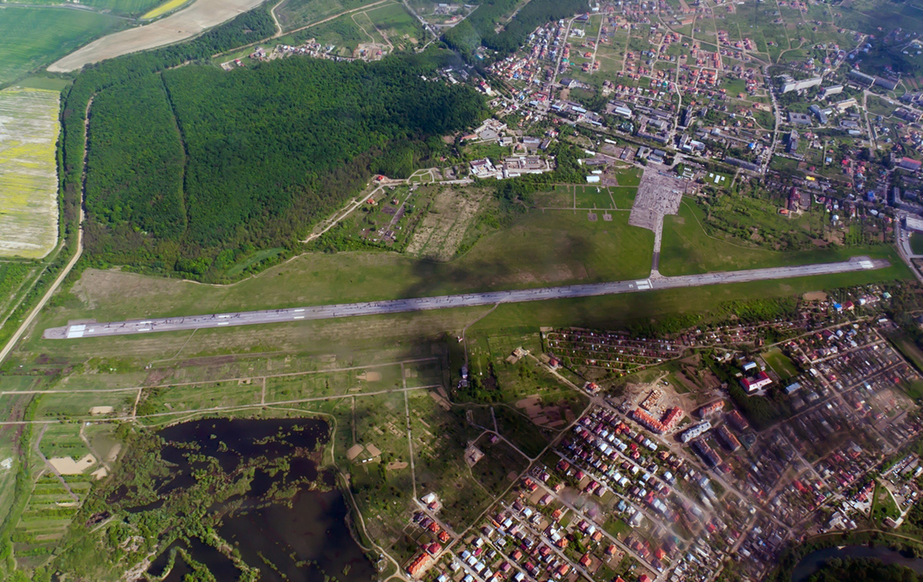 Українська авіакомпанія хоче почати польоти з Ужгорода: деталі